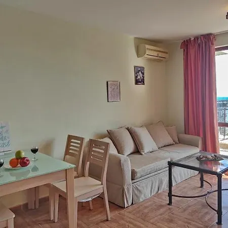 Royal Bay Apartment *