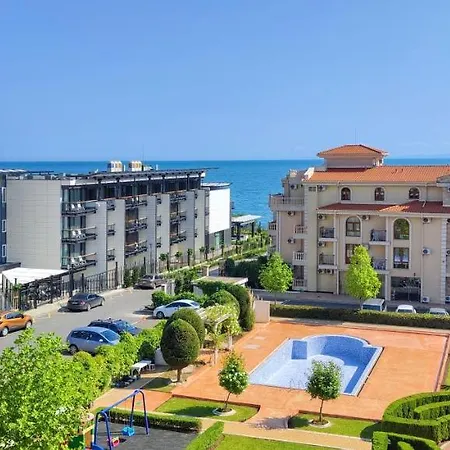 Royal Bay Apartment *